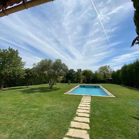 Studio En Provence Avec Piscine La Barben Экстерьер фото
