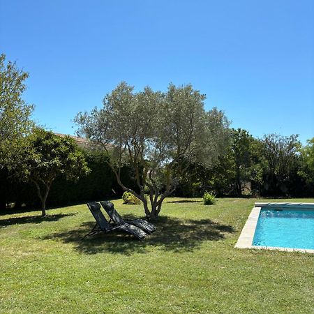 Studio En Provence Avec Piscine La Barben Экстерьер фото