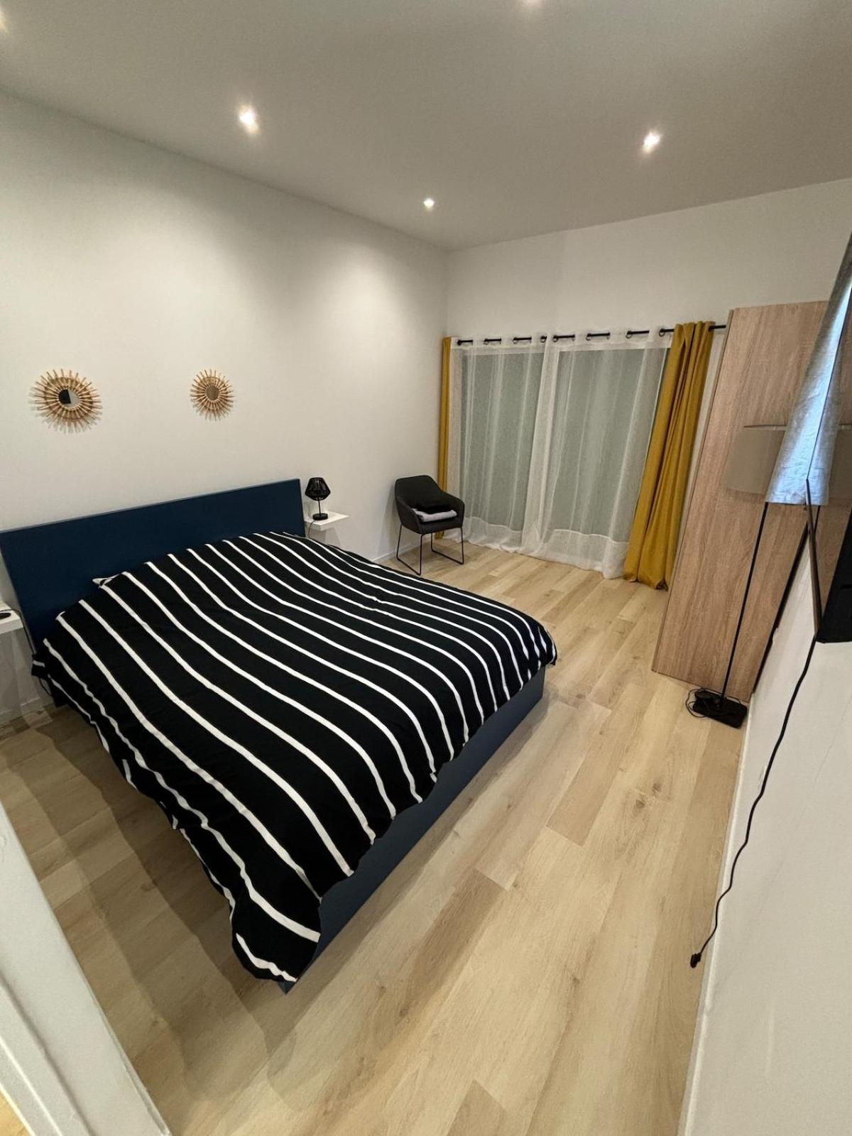 Studio En Provence Avec Piscine La Barben Экстерьер фото