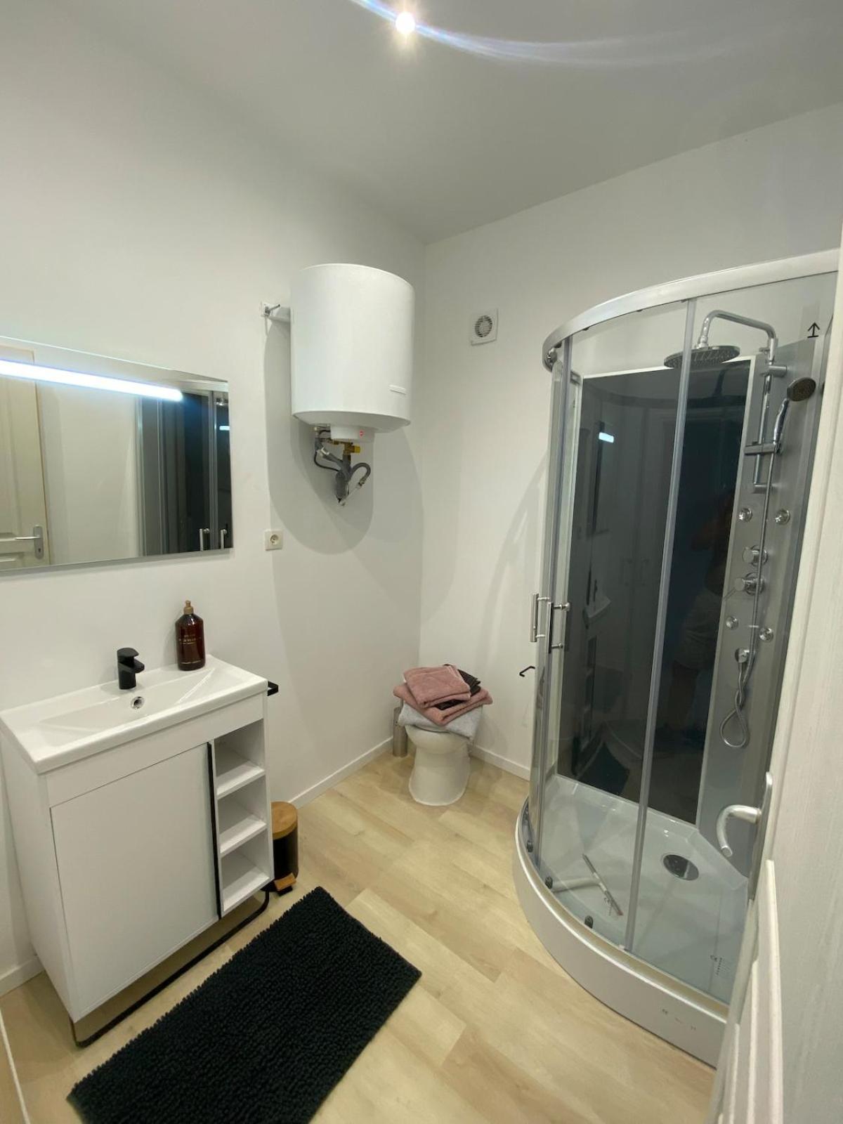 Studio En Provence Avec Piscine La Barben Экстерьер фото